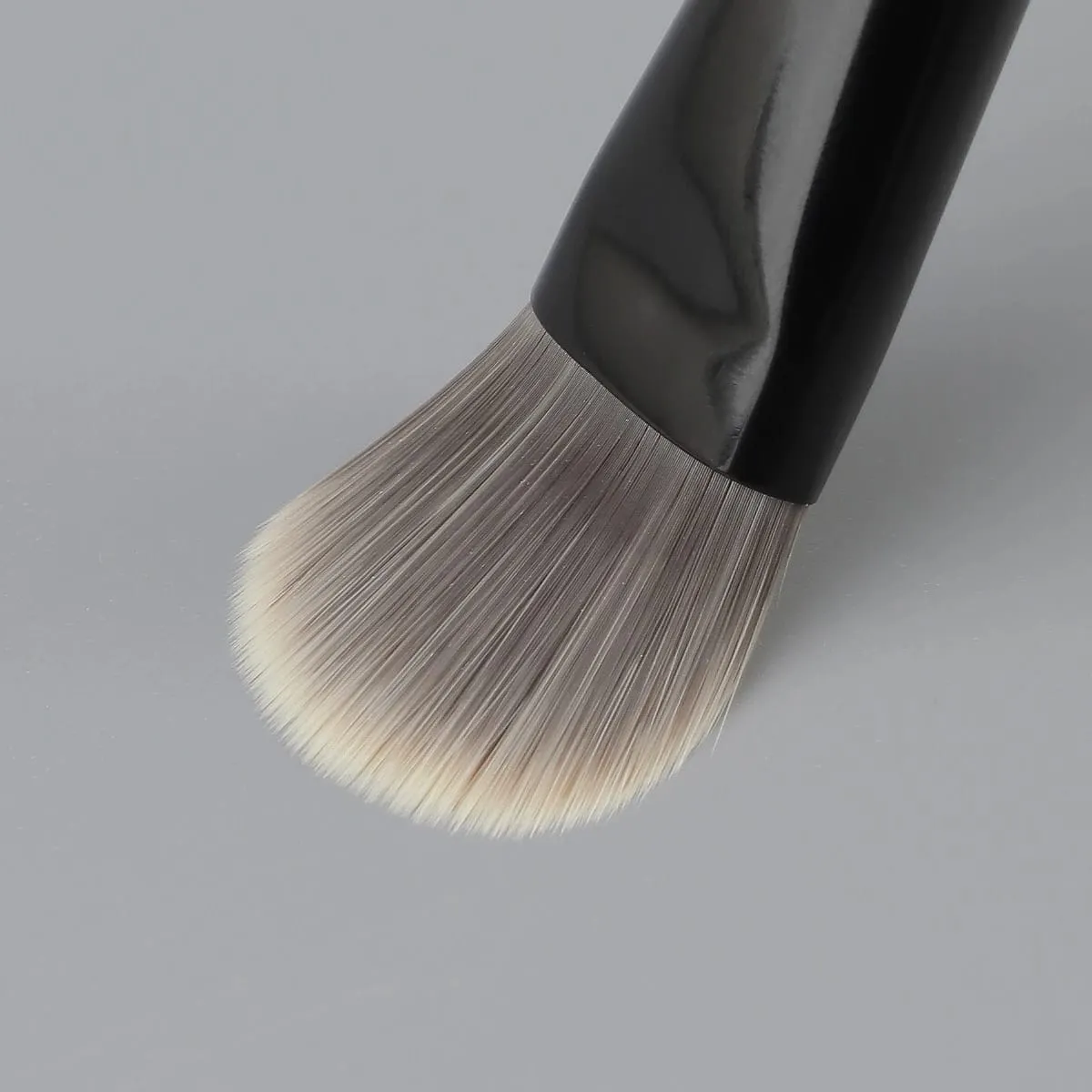 Profesionální štětec na podkladový make-up 47 Broom Head Liquid Foundation Shadow Concealer Štětce Ženy Face Base Makeup Beauty Tools — image 2