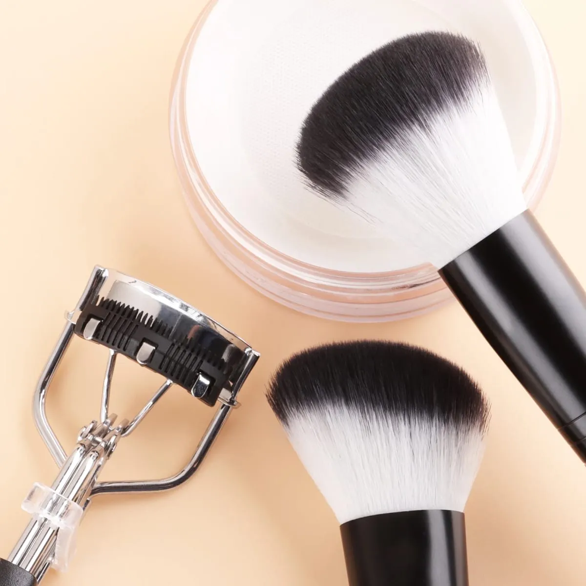 12 pezzi kit completo di strumenti per trucco 7 pennelli per trucco 2 spugne di bellezza bigodino per ciglia borsa per soffio di polvere set completo di cosmetici — image 3