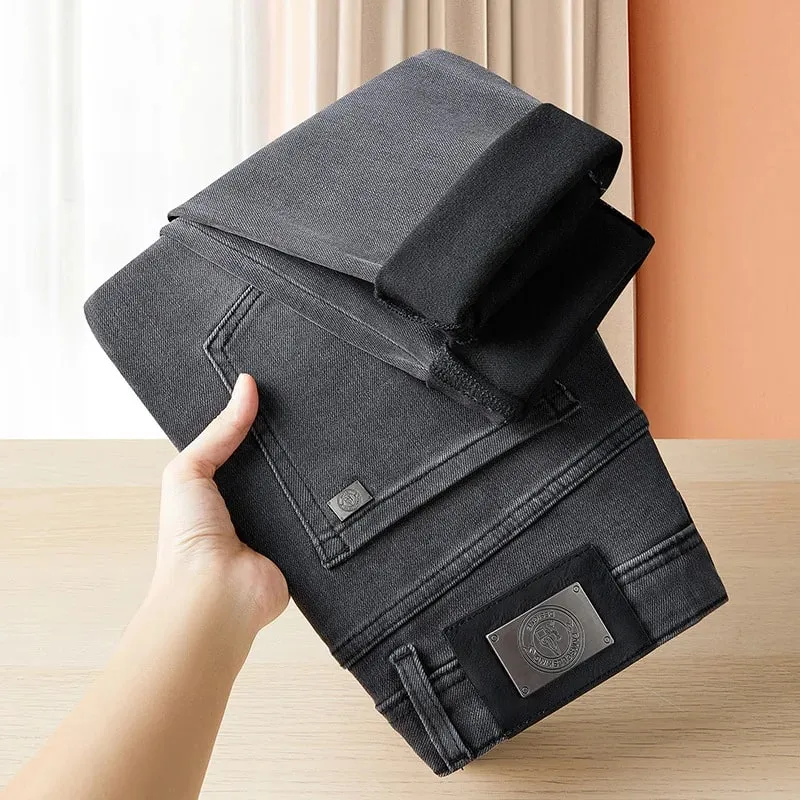 Jeans grigi leggeri di lusso per uomo 2024Autunno e inverno Semplicità Pantaloni alla moda di fascia alta elasticizzati slim-fit alla moda