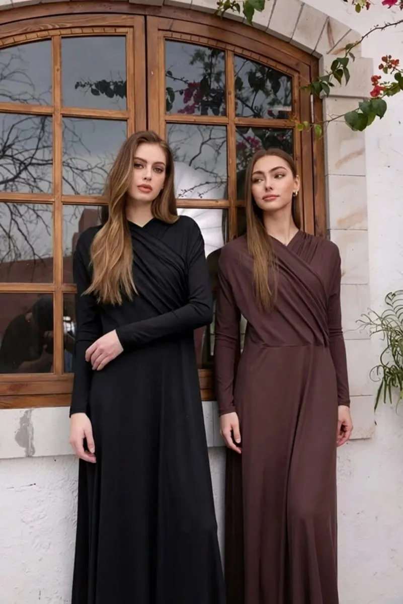 AS SS26 Abito avvolgente, elegante e fluido. Maxi abito in tessuto leggero che valorizza gli abiti eleganti della donna — image 3