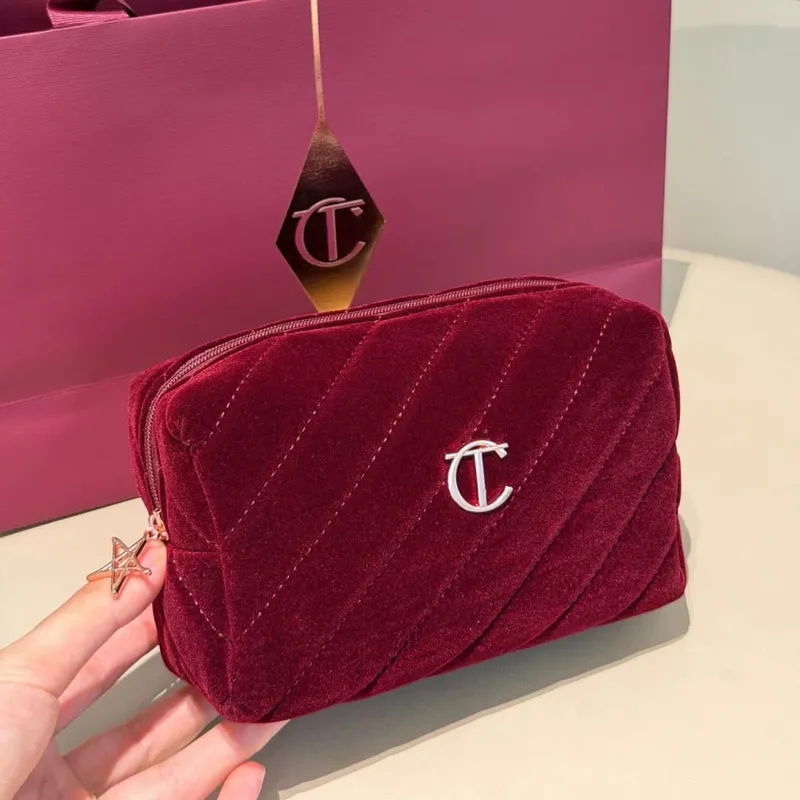 Charlotte Tilbury Spray Fissante 16H Impermeabile Bacchetta Contorna e Leggera Sfumabile Costruibile e Ombretto da 12 vaschette Intensamente Pigmentato — image 28