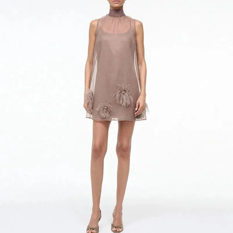 Abito da festa in piume casual senza maniche Abito elegante in maglia con giunture in solido Abito a trapezio 2025 Abito corto a collo alto a metà moda donna — image 3
