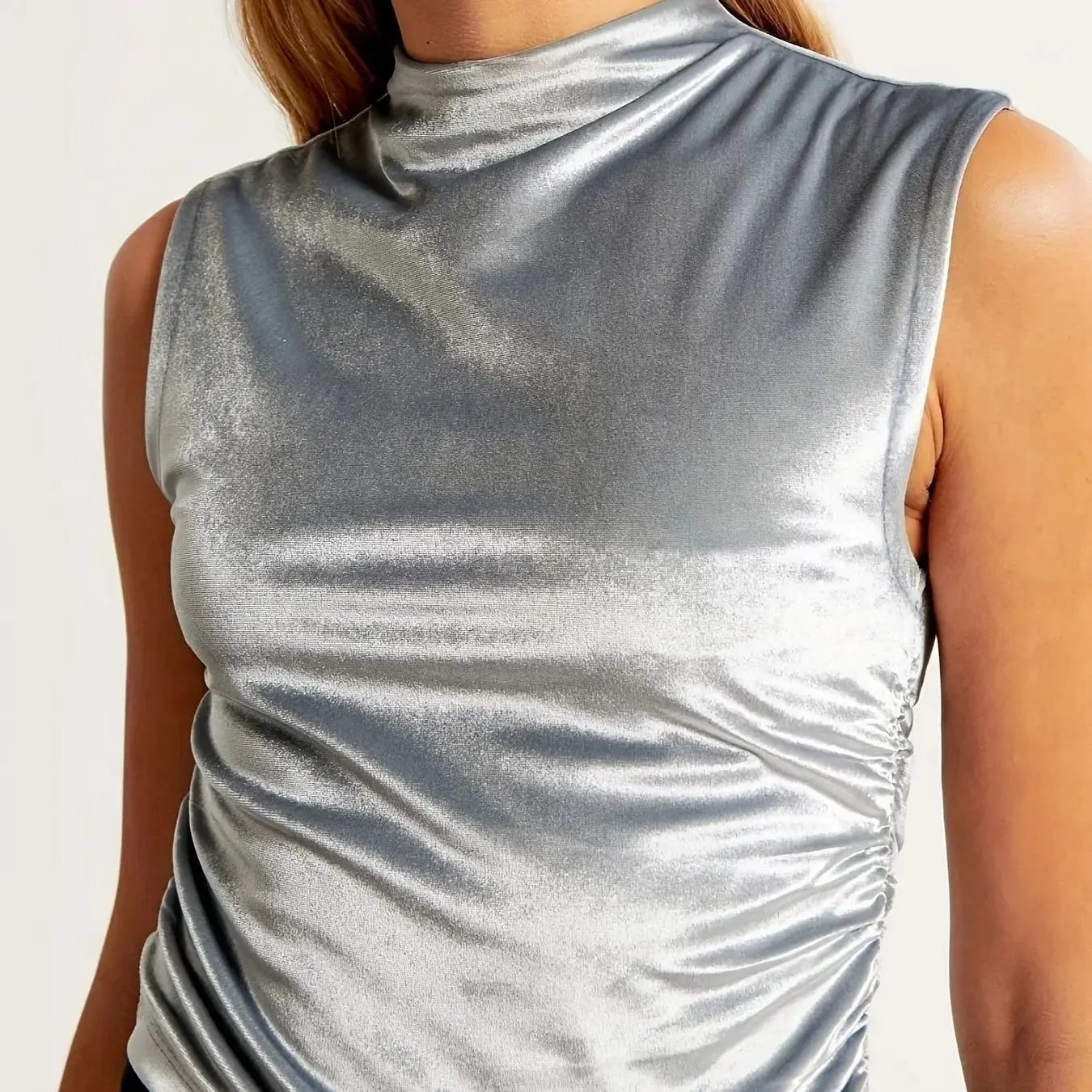 Top plateado sin mangas de alta gama con pliegues de doble cara para adelgazar, estilo elegante y moderno para mujer