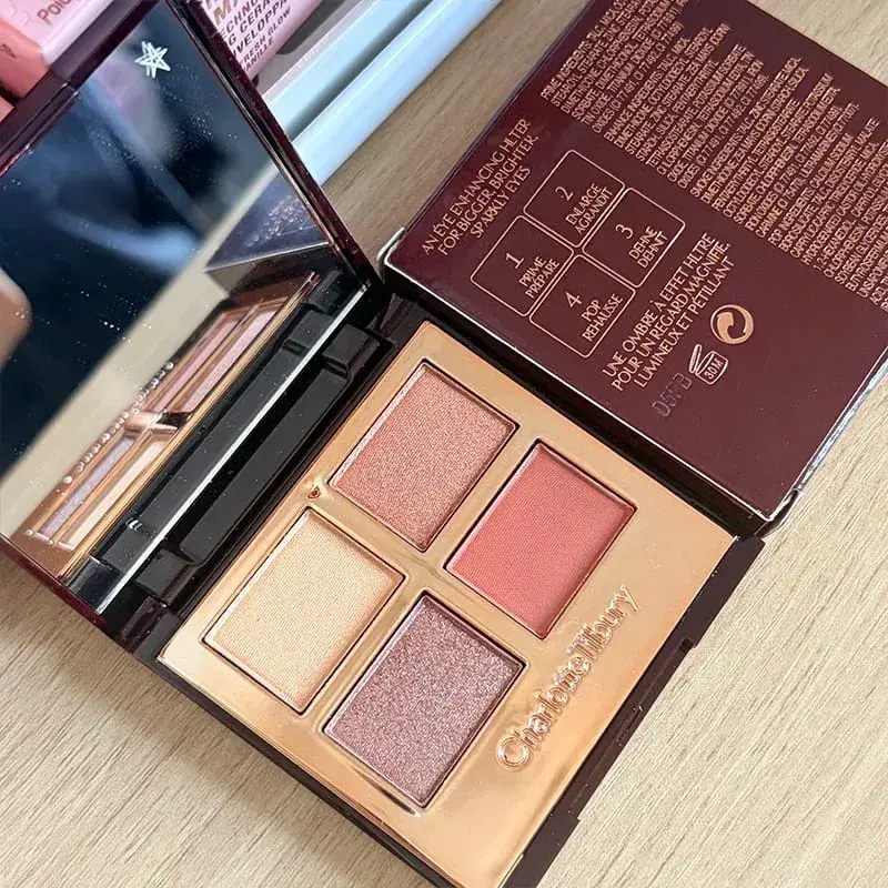 Charlotte Tilbury CT – ensemble de maquillage, hydratant pour les lèvres au collagène léger, poudre pressée pour une finition impeccable, fard à paupières quatre couleurs — image 12