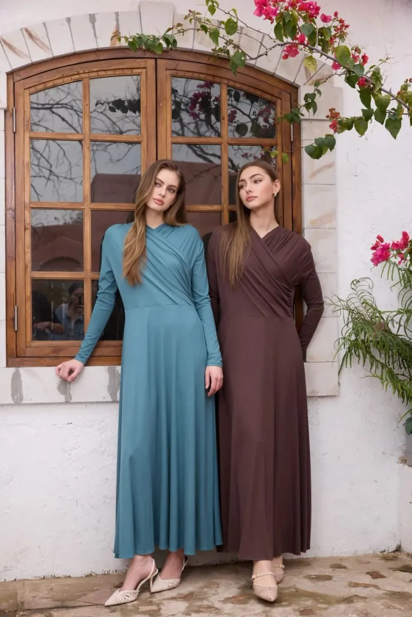 AS SS26 Abito avvolgente, elegante e fluido. Maxi abito in tessuto leggero che valorizza gli abiti eleganti della donna — image 5