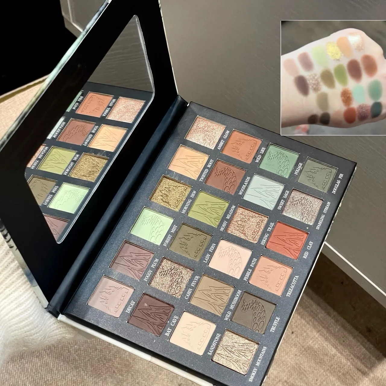 24 สี METALLIC Glitter อายแชโดว์ Matte Shimmer Eye Shadow แต่งหน้าแผ่น Earth Powder Punk Smoky Dark สีเขียวอายแชโดว์ Make Up — image 4