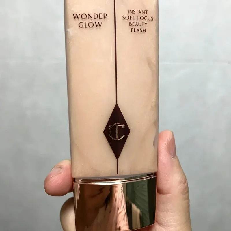 Charlotte Tilbury Spray Fissante 16H Impermeabile Bacchetta Contorna e Leggera Sfumabile Costruibile e Ombretto da 12 vaschette Intensamente Pigmentato — image 30