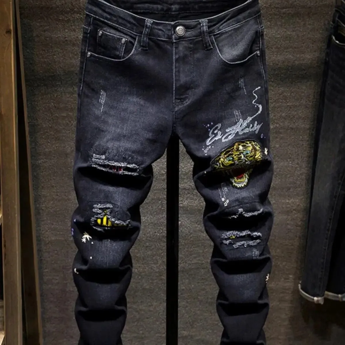 Celana Jeans Robek Baru Celana Kargo Serbaguna Kasual Bordir Kepala Harimau Ramping Tambalan Pakaian Pria Jeans Skinny Desainer Low Rise Pria — image 4
