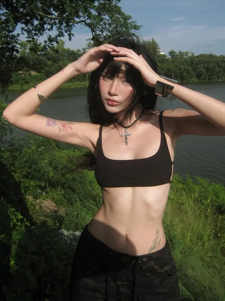 Canotta sexy senza schienale estivo da donna con cinturino sottile da spiaggia 2025 canotta sensuale con cinturino coreano streetwear senza maniche — image 5