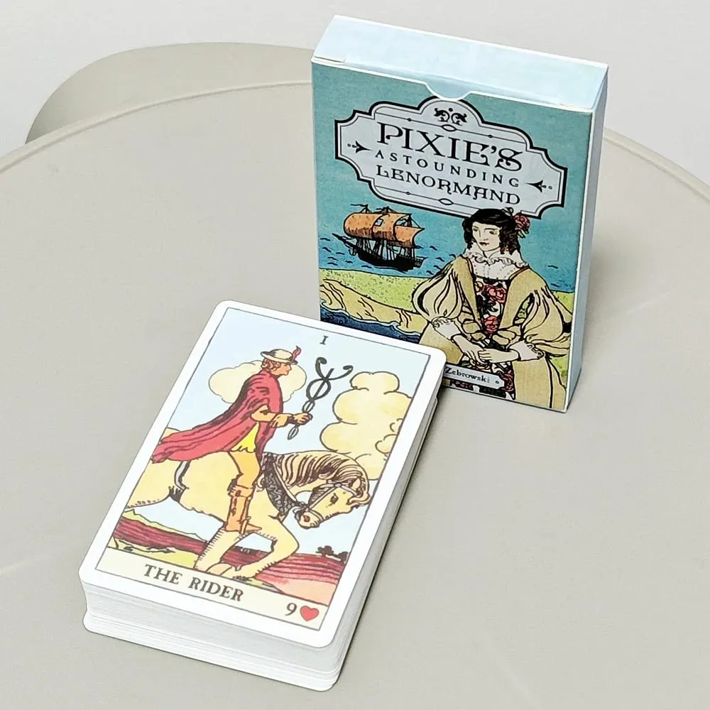 36 Stück Karten Pixie's Astounding Lenormand 9*6cm, erstellt mit Kunstwerken aus dem Smith-Waite Tarot Deck und „The Golden Vanity“