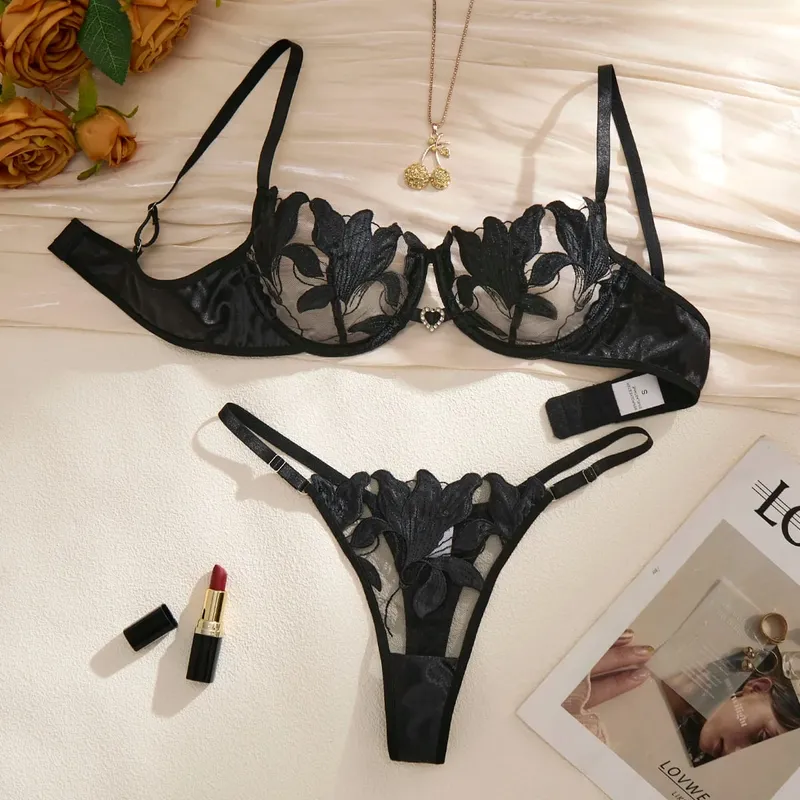 İşlemeli Baskılı Pijama Takımı - Kadınlara Uygun Çiçek Tasarımlı Seksi Sütyen ZA824031