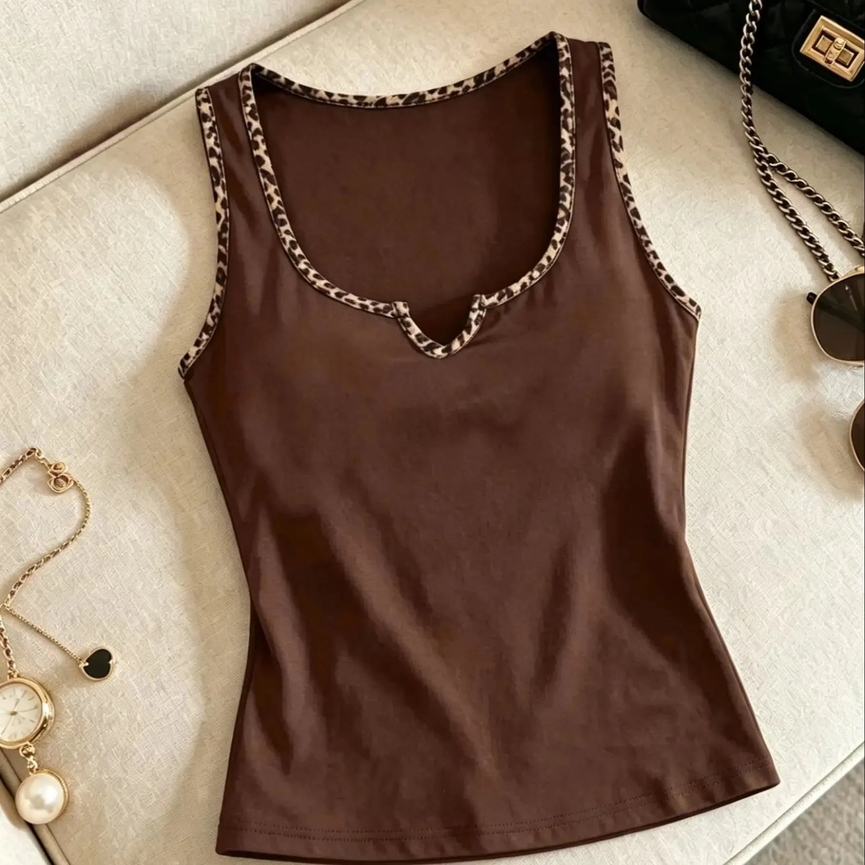 ผู้หญิงสีทึบเสื้อกล้ามลำลองมีรอยบาก V คอแบบแขนกุด Cami ด้านบน — image 8