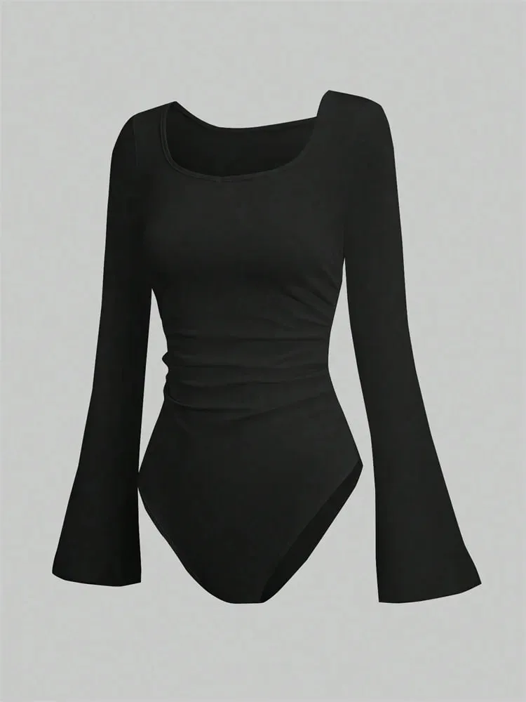 Damen-Bodysuit, einfarbig, Rüschensaum, ausgestellt, langärmelig, Herbst-Winter 2024, Rundhalsausschnitt, einfarbig, gerüscht, Slim-Fit, Strampler-Oberteil — image 3