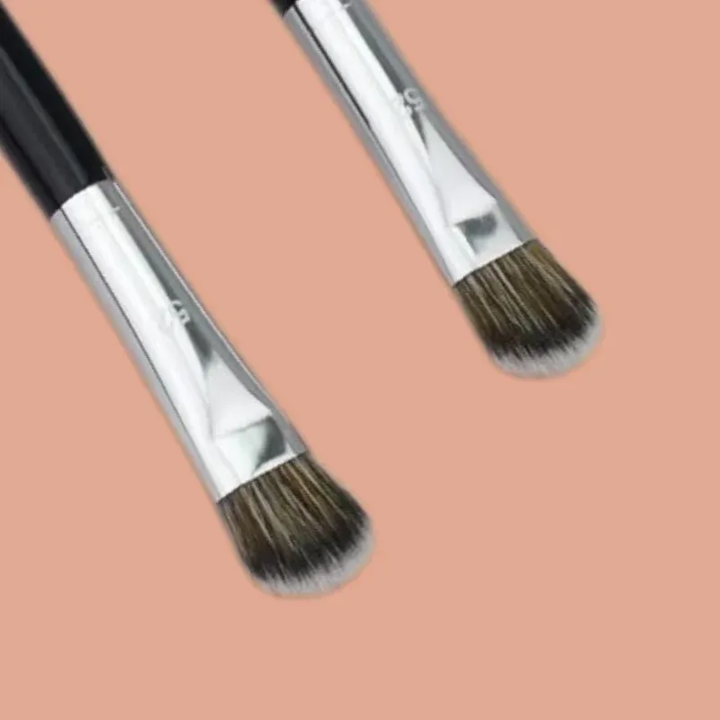1/2Keping Berus Penyapu Bedak Bedak Wajah Penyapu Pembayang Mata Stippling Concealer Berus Alat Mekap model 52# — image 8