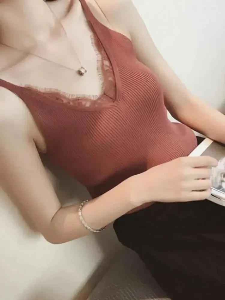Baju Atasan Kasual Musim Panas 2026 Jahitan Pejal V-leher Camis Wanita Cangkuk Bunga Renda Tangki Wanita Rajutan Baju Tanpa Lengan Pendek Ramping