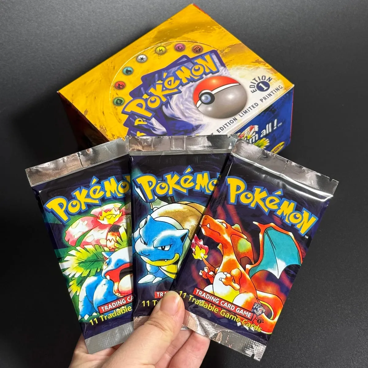 1ST Edition ชุดฐาน 1999 Booster Pack TCG ชุดฐานไม่จำกัดการ์ดเกม Pokemon Charizard Blastoise Venusaur PTCG สะสม — image 4