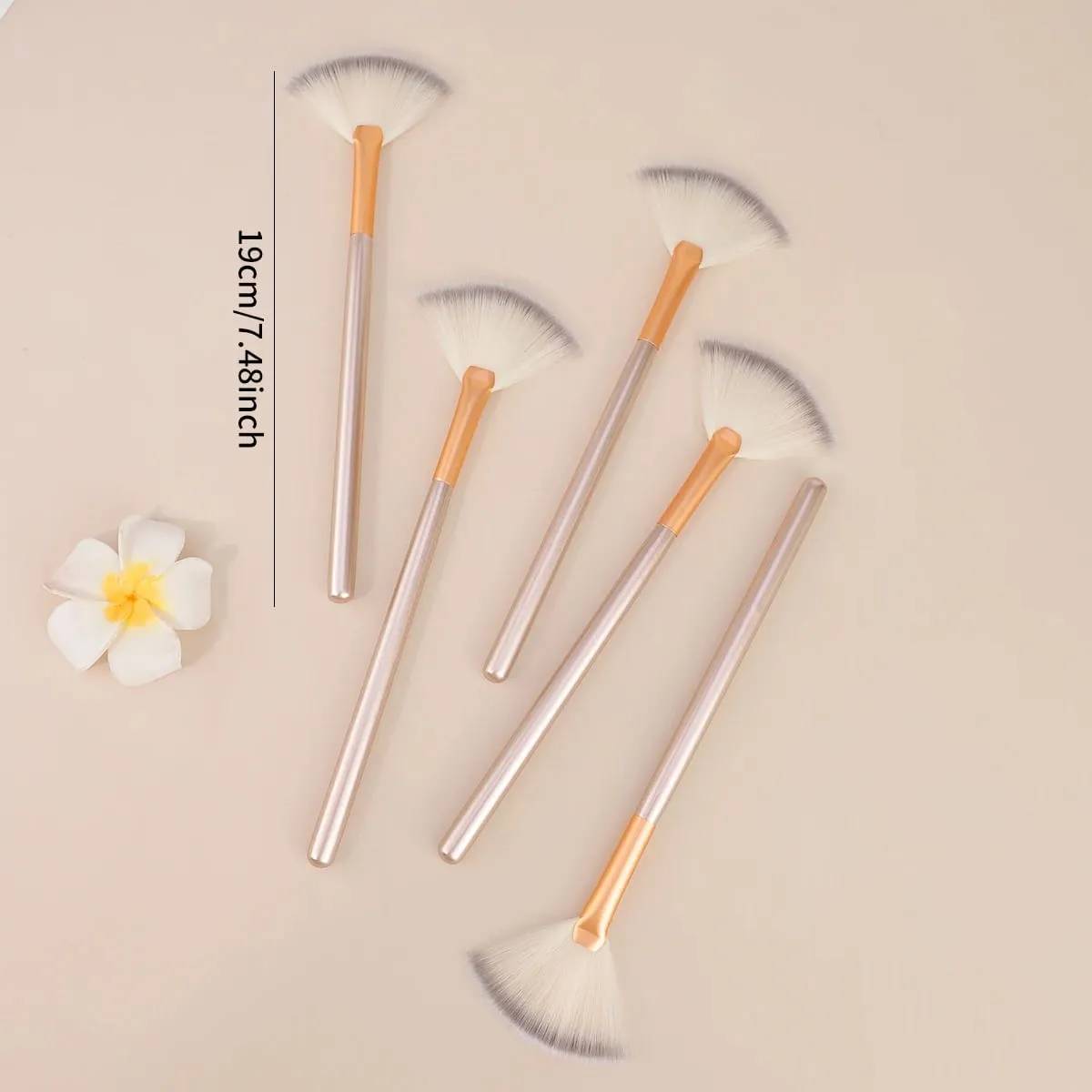 New Practical Facial Brushes Fan Makeup Brushes Soft Portable Mask Brushes Cosmetic Tools for Ladies Girls Nail Charm Beaut — image 2