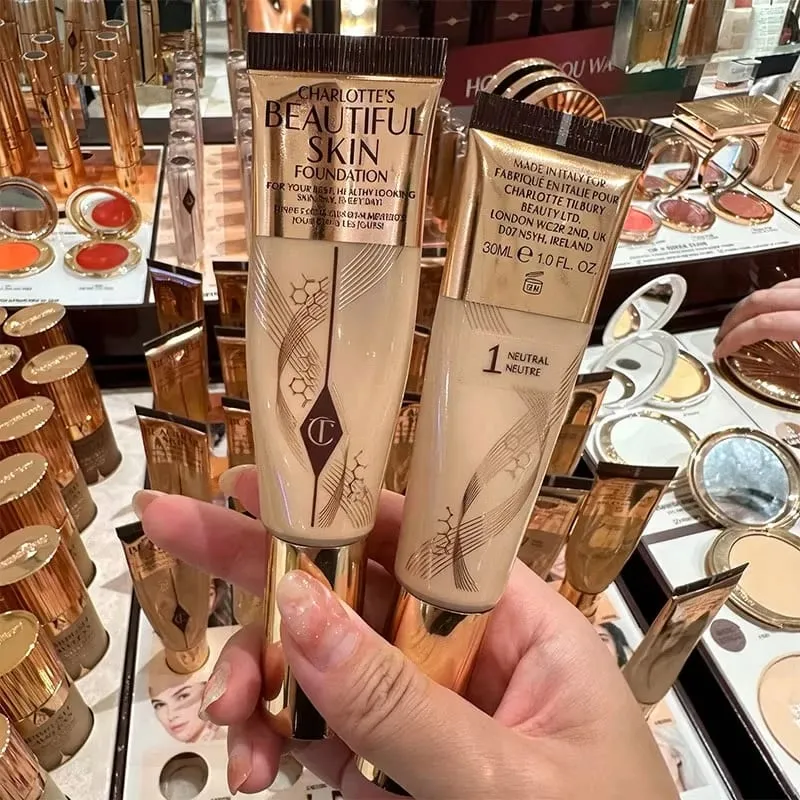 Charlotte Tilbury Base de Ácido Hialurônico Hidratante Cobertura Média Brilho Natural 16HR Desgaste Corretivo Iluminador para Olheiras — image 5