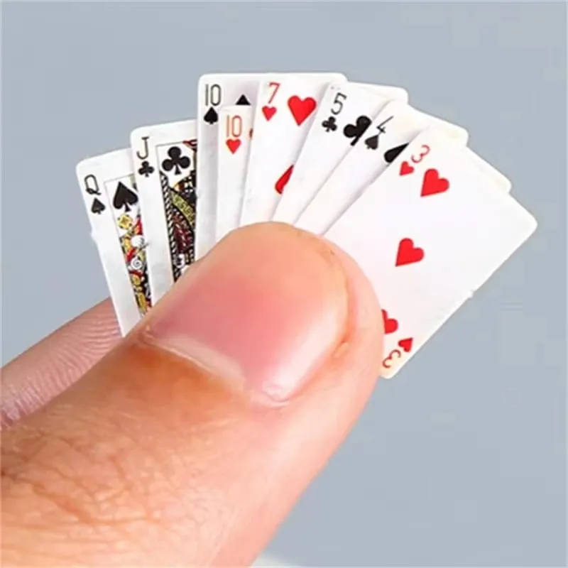 Lustige süße Mini-Spielkarten, Pokerspiele, super kleine Karten, Parodie, Geschenke, Reisespielzeug, Streich-Requisiten, Miniatur-Pokerkarte — image 1