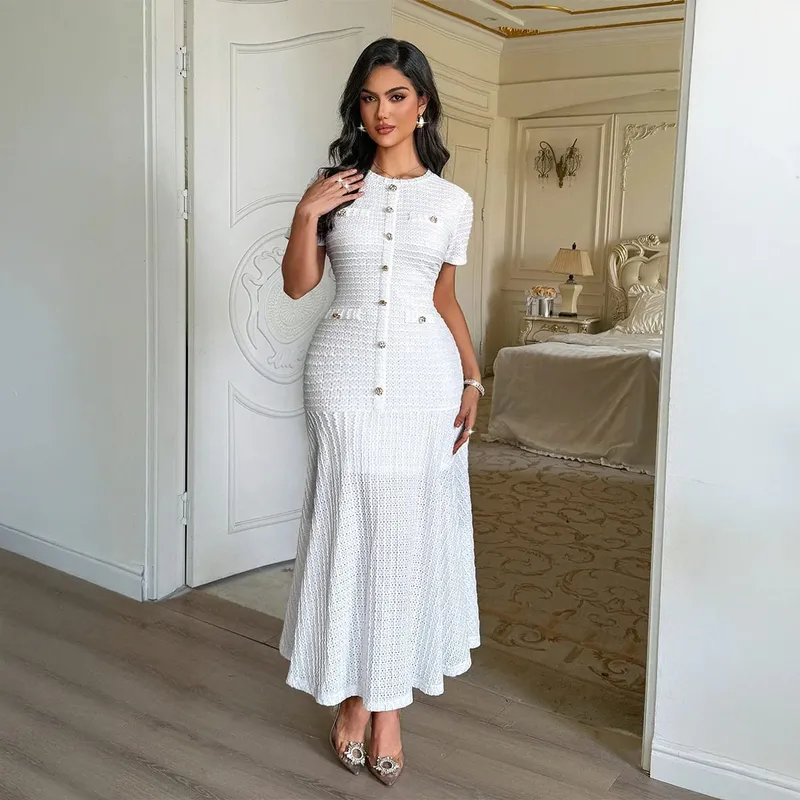 Einfarbiges Midikleid für Damen, kurzärmelig, mit goldenen Knöpfen verziert, tailliertes Kleid mit ausgestelltem Saum, elegantes Retro-Outfit für Verabredungen und Partys — image 11