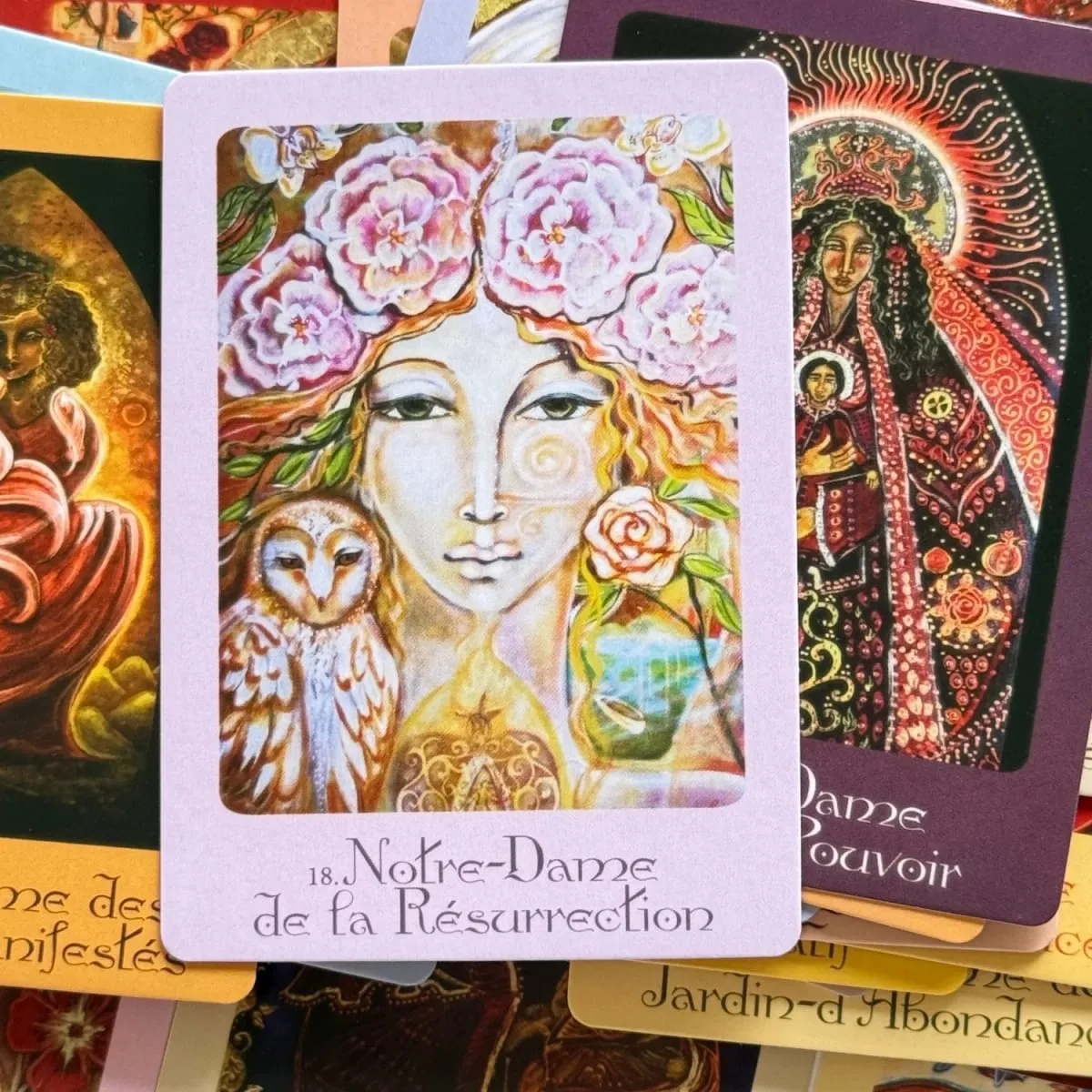 L'Oracle De Marie Mère Universelle French Version Protection Miracles and Guérison Oracle Deck 44 Board Games — image 3