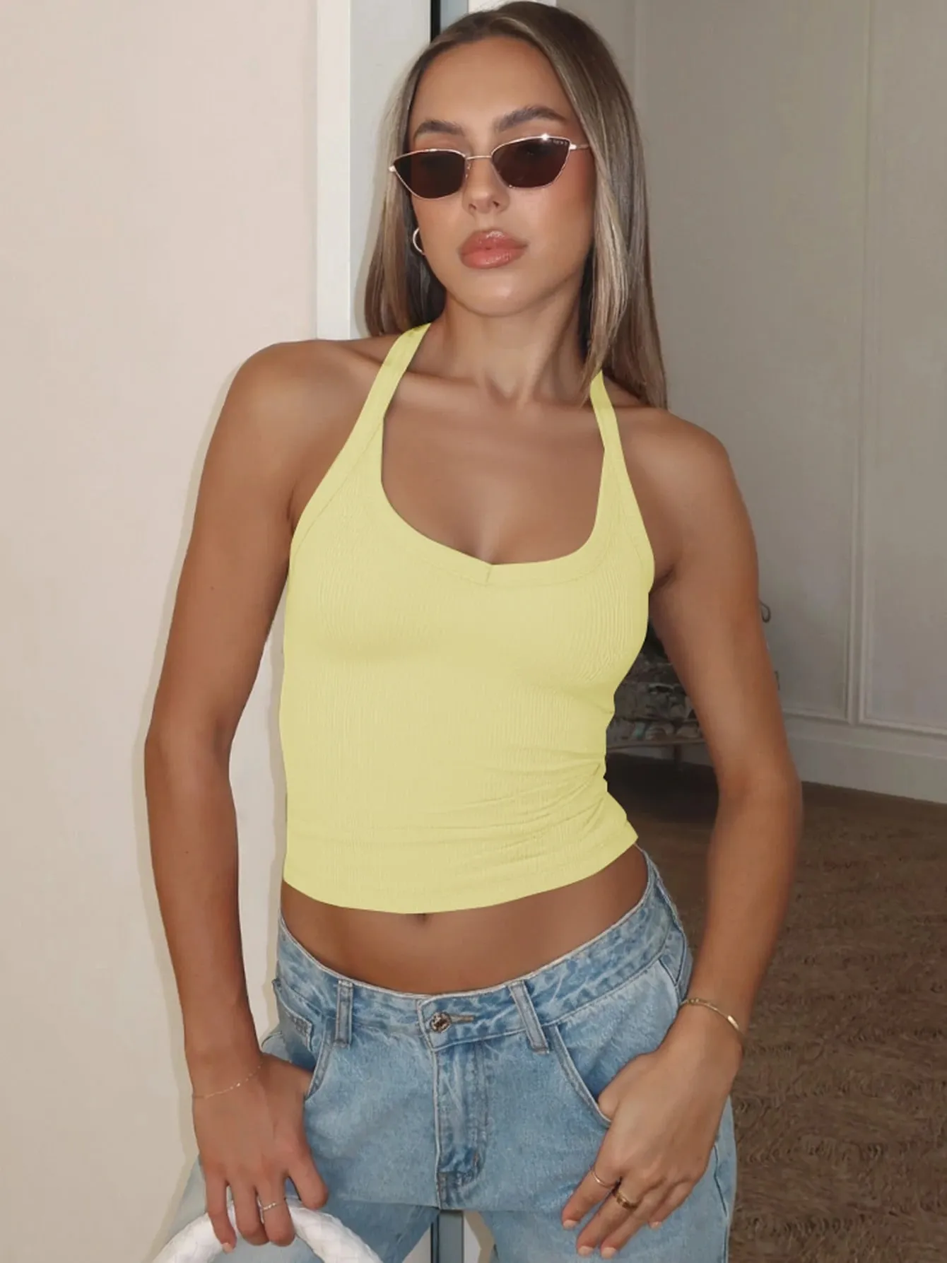Hugcitar 2026 Yaz Nervürlü Halter Backless Katı Seksi Kırpma Tank Top Rahat Y2K Kadın Giysileri Plaj Tatil Streetwea... — image 18