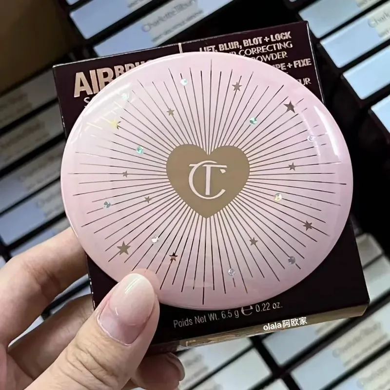 Charlotte Tilbury Spray Fissante 16H Impermeabile Bacchetta Contorna e Leggera Sfumabile Costruibile e Ombretto da 12 vaschette Intensamente Pigmentato — image 6