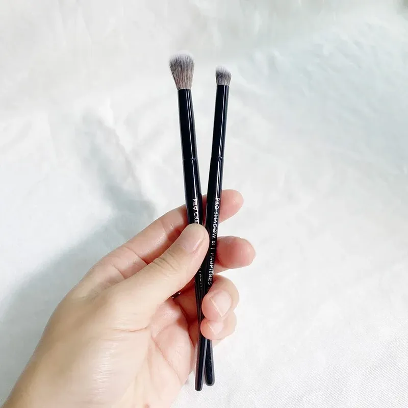 PRO Black Eye Crease Shadow Brushes 18 26 Hochwertige weiche synthetische Blending Cosmetics Beauty-Pinselwerkzeuge