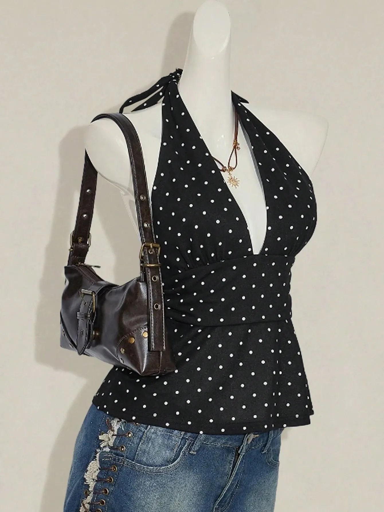 Top da donna con cinturino senza schienale a pois con design pieghettato in vita. Camicia da donna con cinturino sul collo regolabile e cinturino senza schienale — image 4
