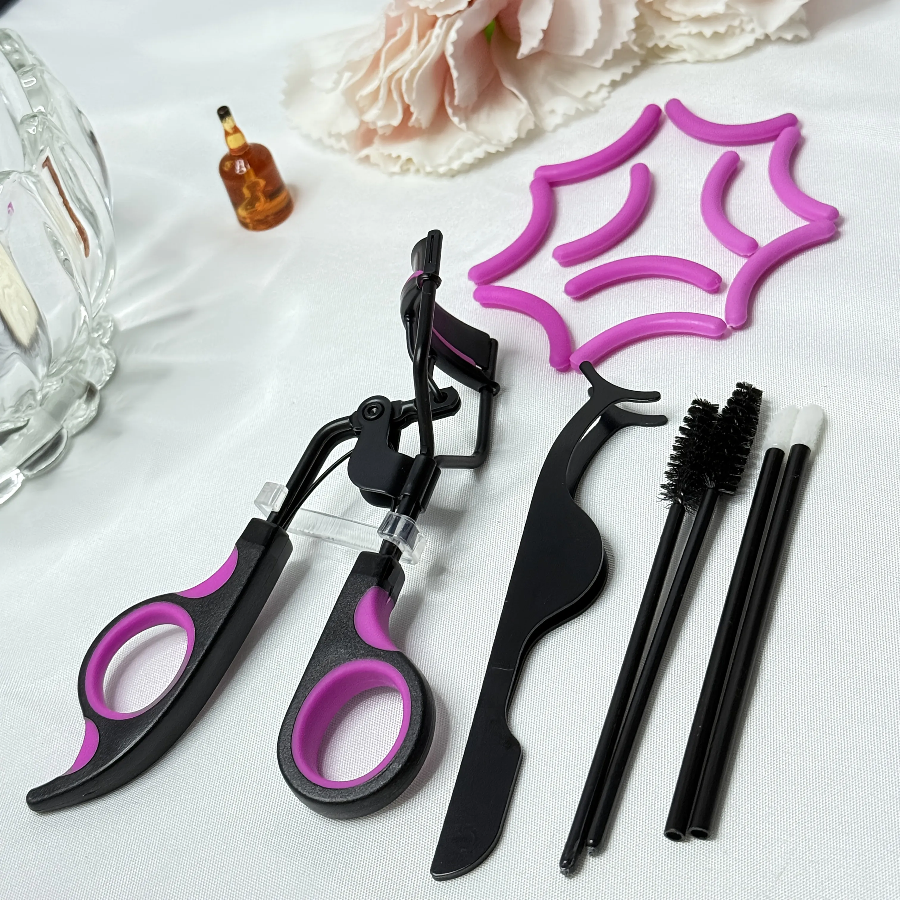 Portable 8-in-1 Eyelash Curler Set with Comb Separator Brushes & Pads. Professional Makeup Tools for Women & Men — image 6
