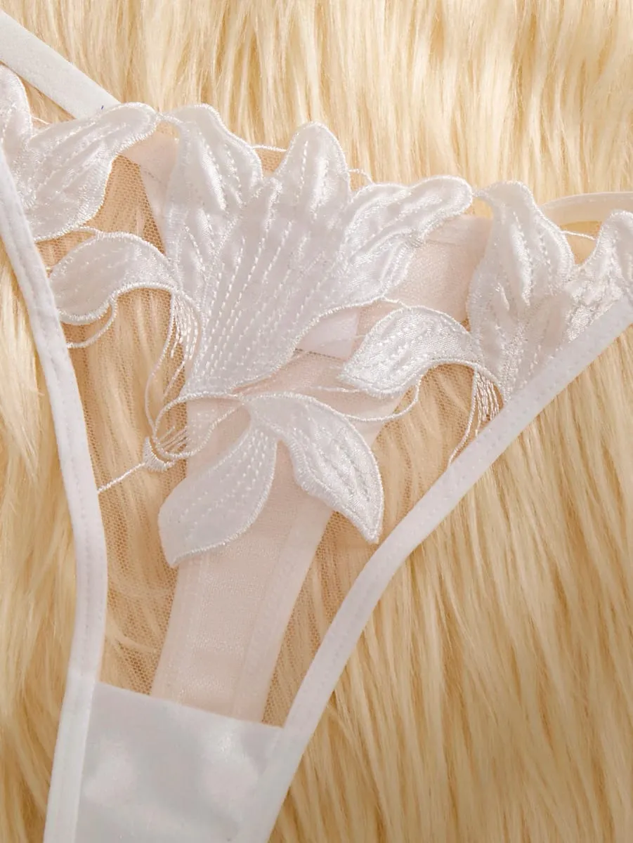 Set Piyama Cetak Bordir Putih - Satu Set Dengan Desain Bunga Cocok untuk Wanita Bra Seksi ZA824031