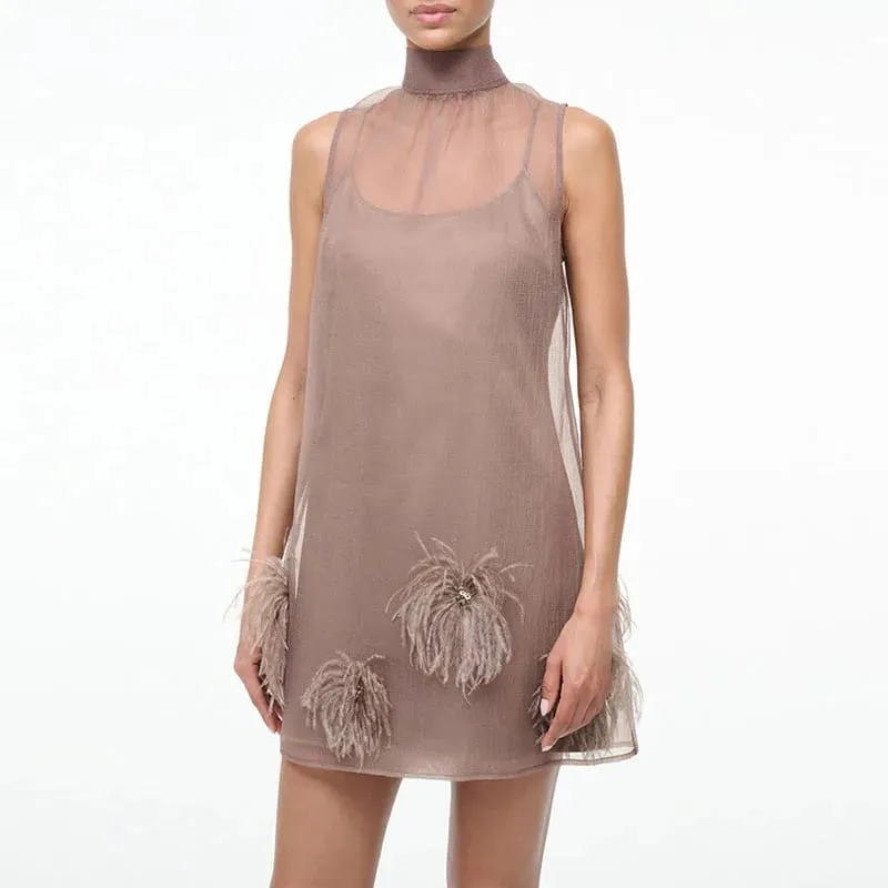 Abito da festa in piume casual senza maniche Abito elegante in maglia con giunture in solido Abito a trapezio 2025 Abito corto a collo alto a metà moda donna