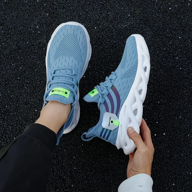 Sepatu kets untuk pria sepatu hiking ringan luar ruangan nyaman jaring musim panas sepatu tenis kasual lari baru modis bersirkulasi