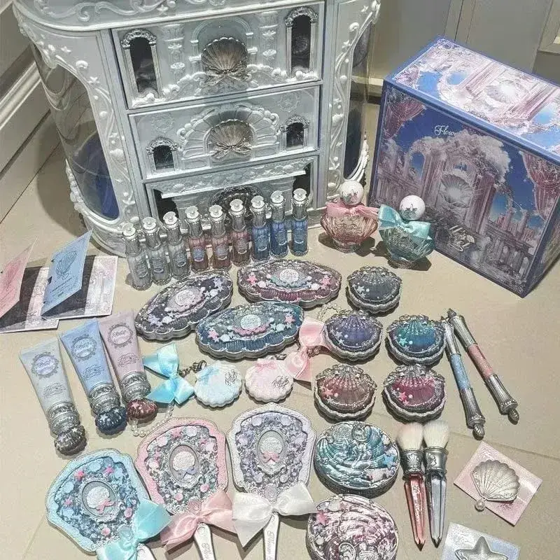 Flowerknows Shell's Jewel Collection All In One Makeup Kit ชุดแต่งหน้าสำหรับผู้หญิง ชุดเต็มอายแชโดว์ Lip Tint Blusher กล่องน้ำหอม — image 3
