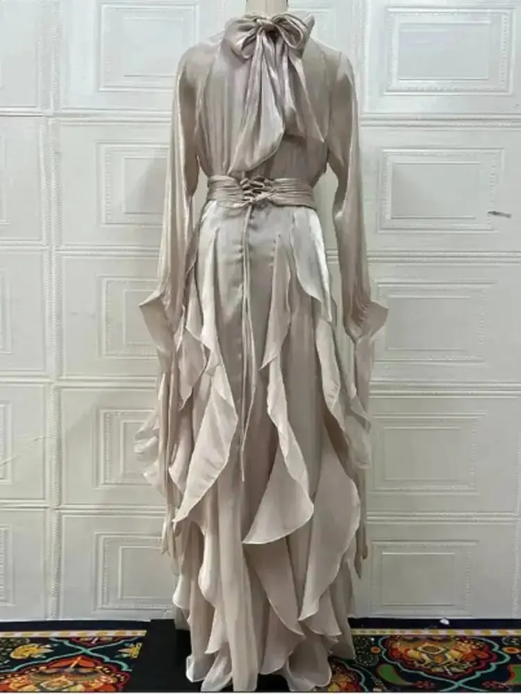 Inizio autunno Dolcevita Maniche a lanterna Shinny Ruffles Pullover Lunghezza pavimento Abito da vacanza Vestido femminile a vita alta