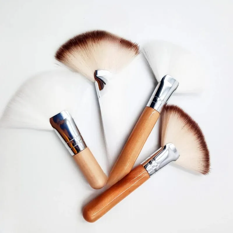 Mini pinceau de maquillage, esthéticien doux, nettoyage cosmétique, petit manche court en bois blanc, pinceaux en éventail en fibres synthétiques pour le visage