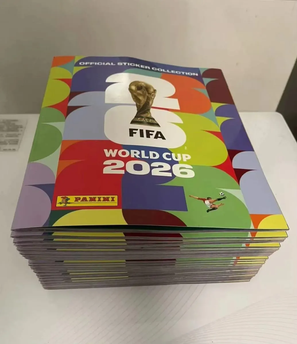 Panini Boîte de collection d'autocollants officiels de la Coupe du Monde de la FIFA 2026 – Boîte complète sous licence avec album d'autocollants Joueur de football authentique — image 5