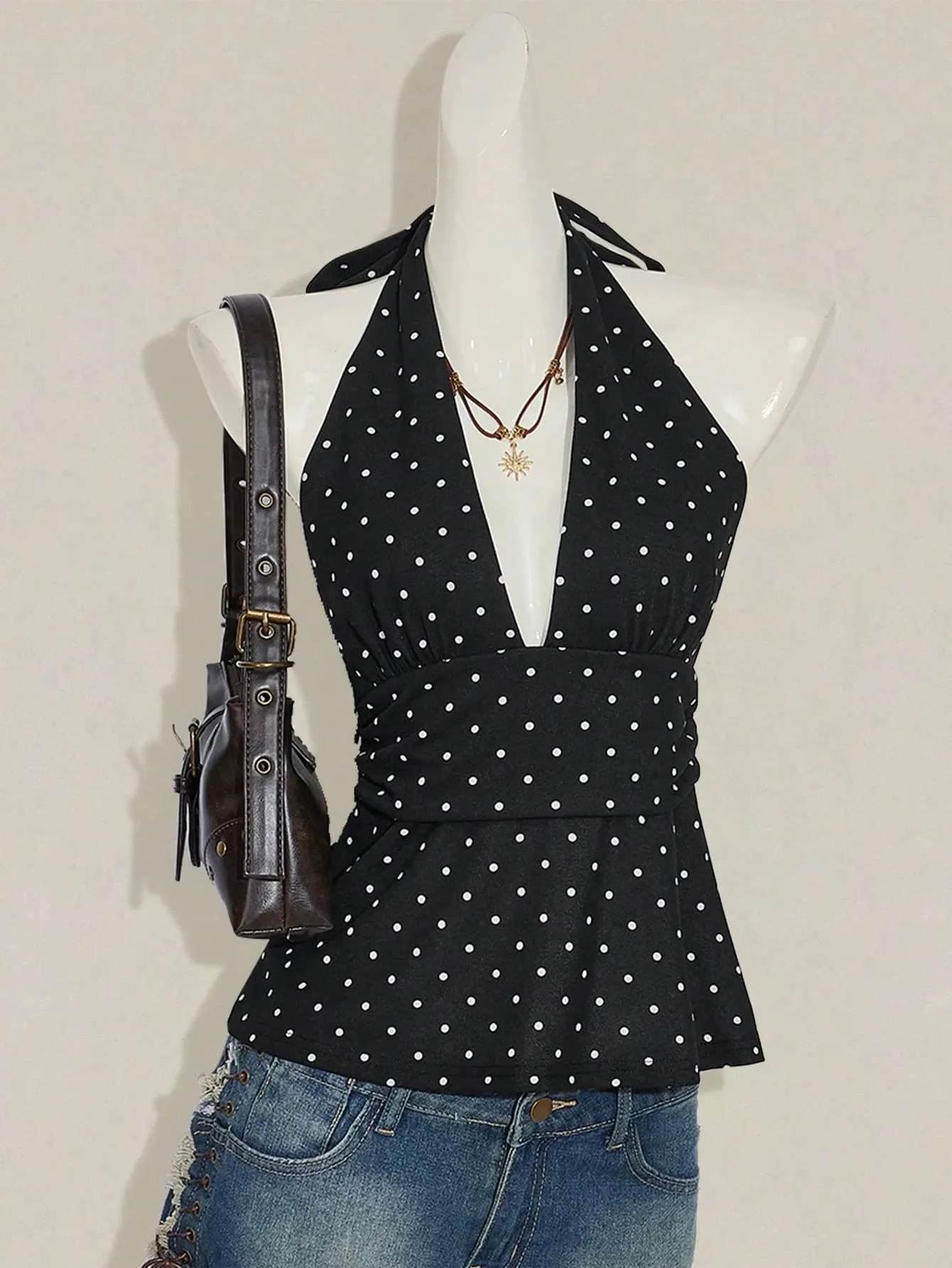 Top da donna con cinturino senza schienale a pois con design pieghettato in vita. Camicia da donna con cinturino sul collo regolabile e cinturino senza schienale — image 2