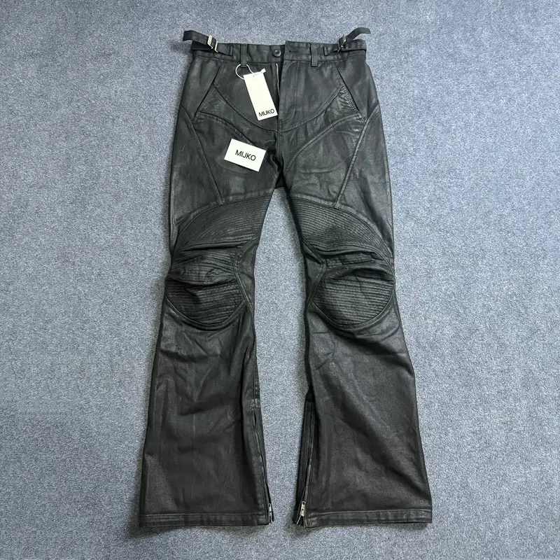 Techwear Стиль Вощеное покрытие Плиссированные лоскутные расклешенные джинсы в стиле панк Мужская пряжка на талии Дизайн Винтажные мотоциклетные повседневные брюки