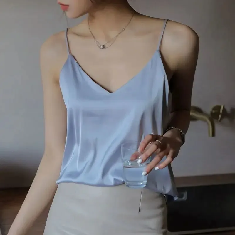 Vrouwen Halter V-hals Basic Wit Cami Spaghetti Top Mouwloos Satijn Zijde 2026 Tank Tops Dames Zomer Hemdje — image 14