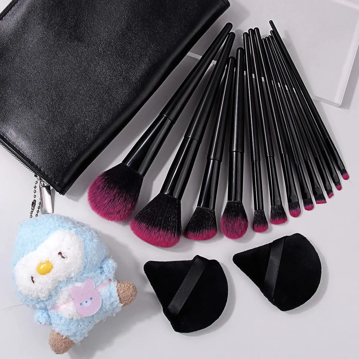 16 pezzi set di pennelli per trucco rosa sfumato pennelli cosmetici morbidi per capelli sintetici viso occhi con 2 soffi di polvere di velluto a triangolo nero mak — image 4