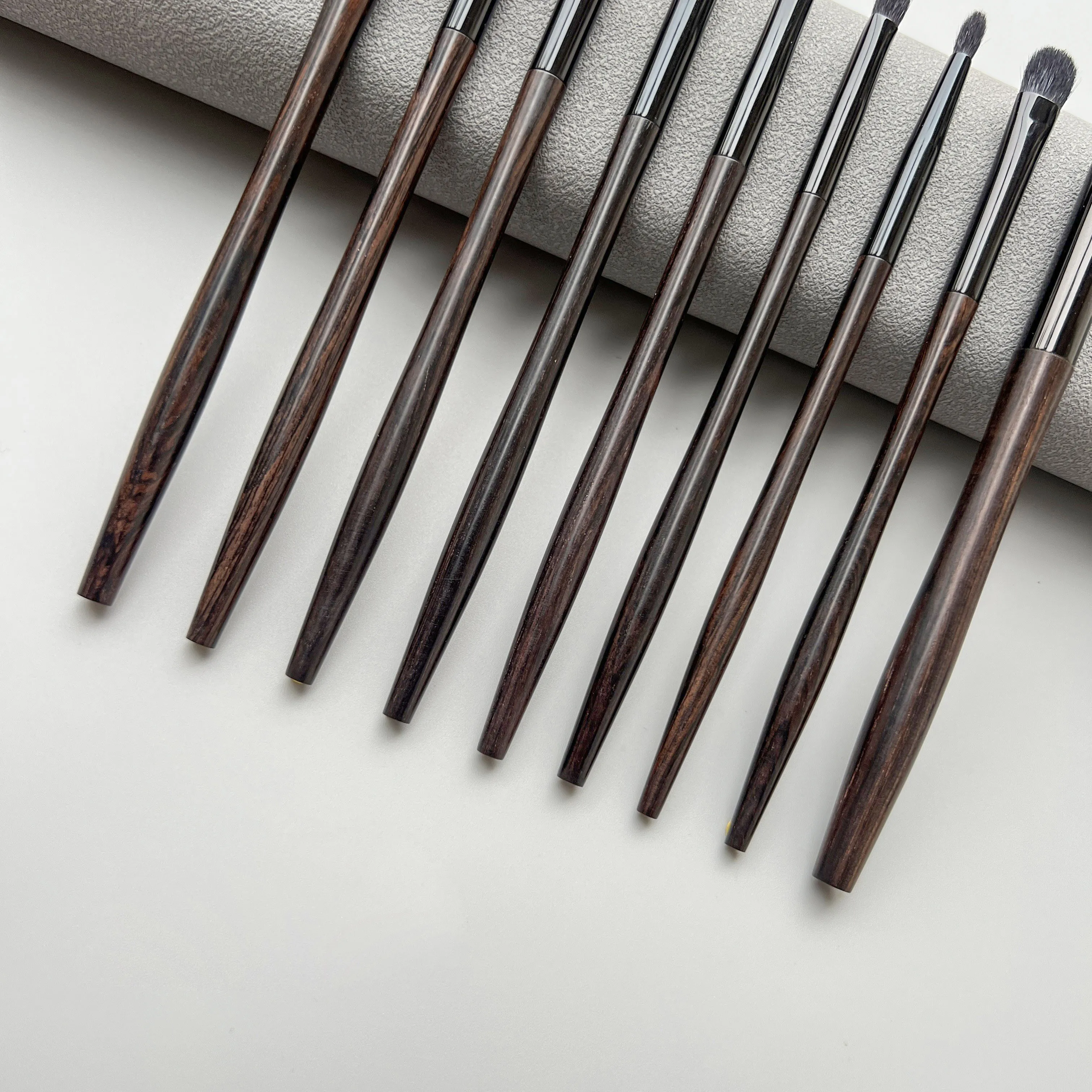 นุ่ม Saikoho ผมแพะ 9 ชิ้นอายแชโดว์ผสมแปรง Ebony Handle Make Up ชุดแปรง Professional Handmade แปรงแต่งหน้าชุด — image 4