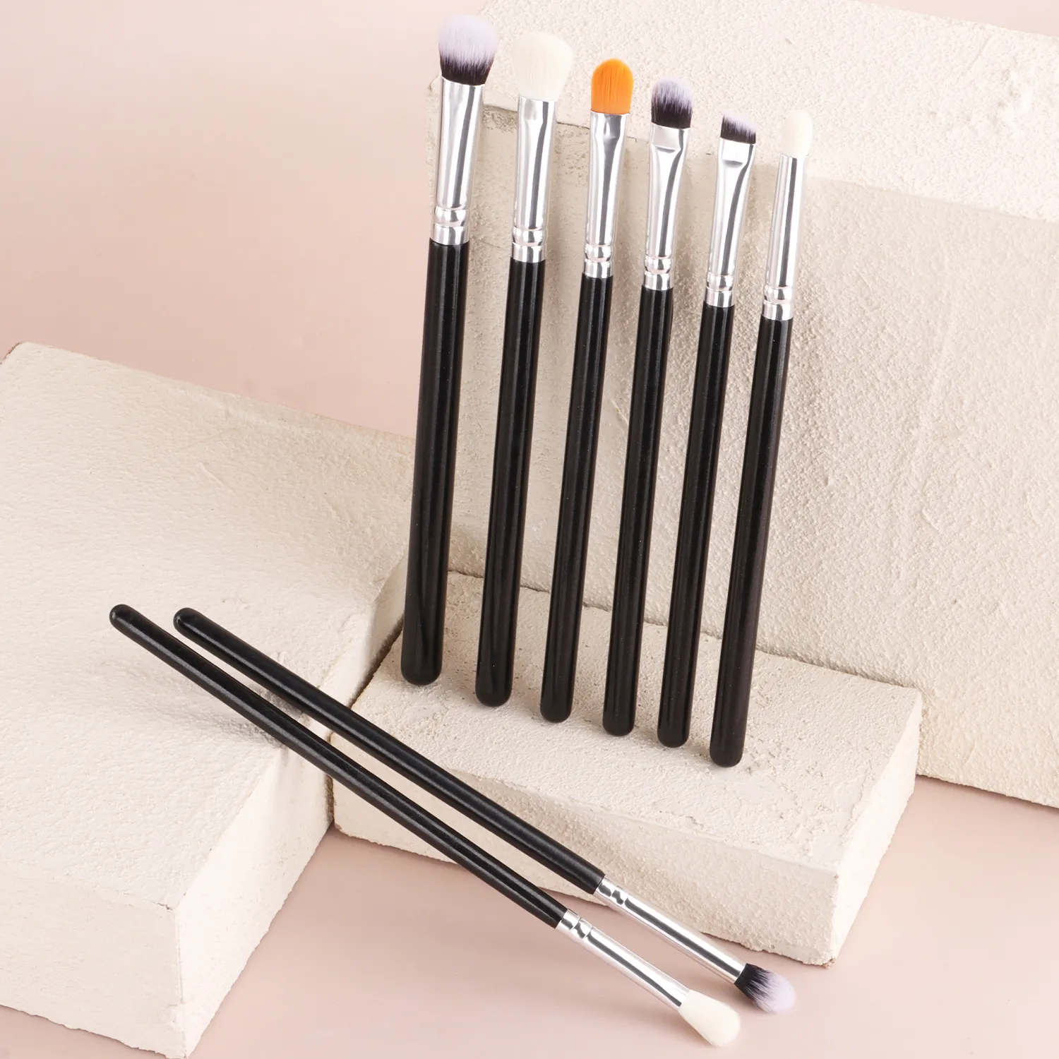 8 Buah Set Kuas Rias Eyeshadow Kuas Detail Concealer Pencampur untuk Riasan Mata Harian untuk Pemula — image 3