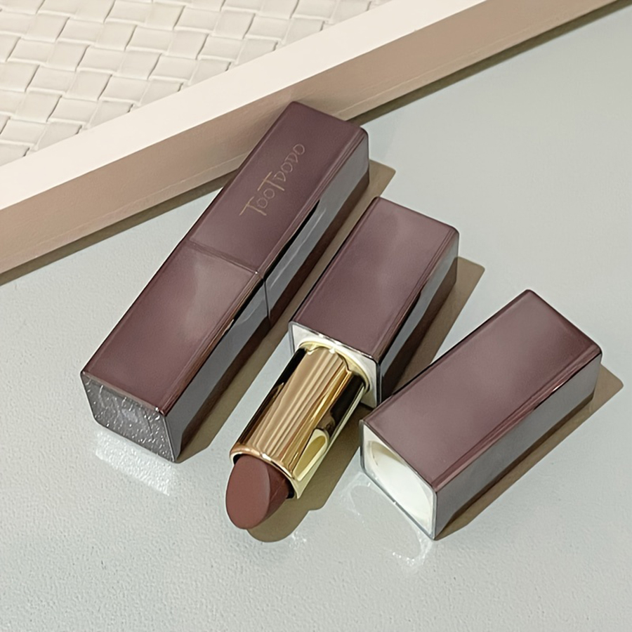 Disponible en 3 teintes de rouge à lèvres mat, velours mat, imperméable, ne se décolore pas, améliore la couleur et illumine les lèvres. — image 7