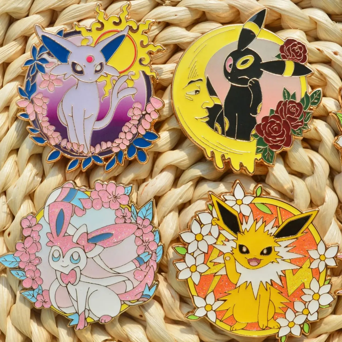Pokemon Eeveelution Eevee Enamel Pin untuk Lencana Pakaian pada Ransel Lapel Pin Hiasan Hadiah Aksesori Barang Kemas Anime — image 4