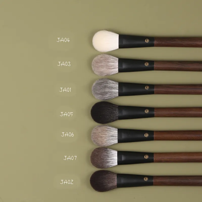 Professionelle håndlavede makeup børster 1 PC blødt egern Ræve Heste Gedehår Fladt Runde Blush Børste Valnød Håndtag Make Up Børste — image 3