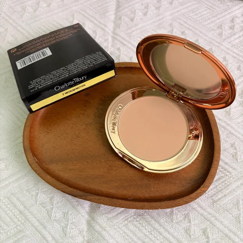 Charlotte Tilbury Starlight Powder Compact og Concealer Medium til fuld dækning Oplysende Vandtæt Hydrating Dewy Finish — image 9