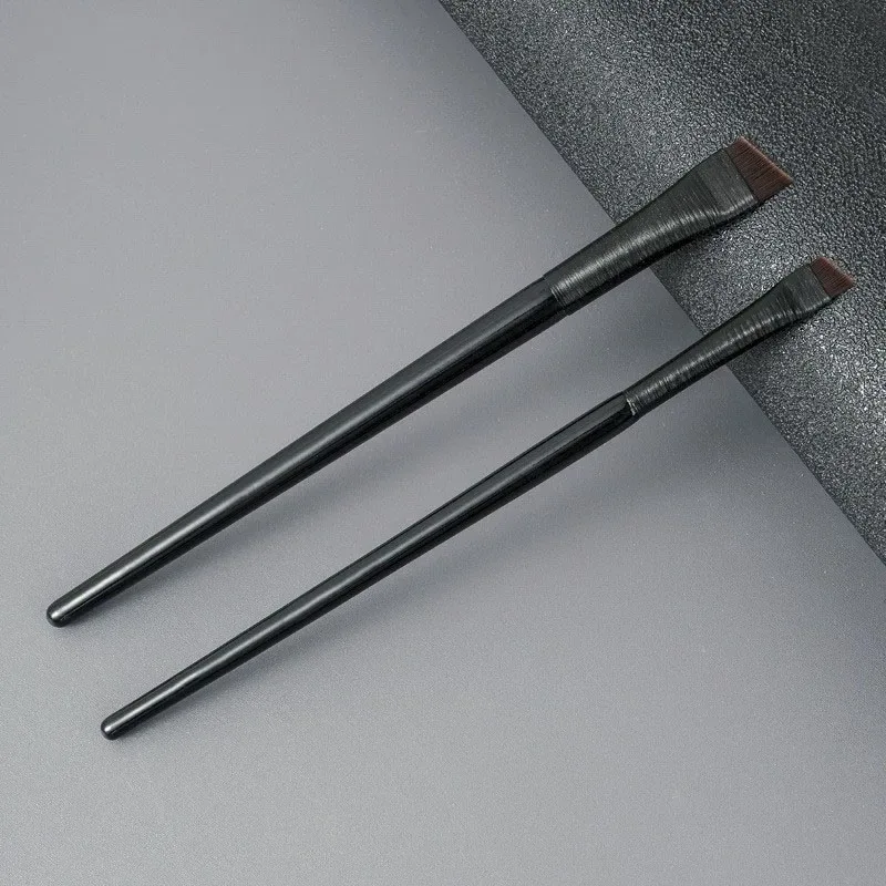 Set Berus Pembayang Mata 2/4pcs Penyerlah Kelopak Mata Rambut Kuda Lembut Berbaring Berus Mekap Ulat Sutera Alat Mekap Mata — image 8