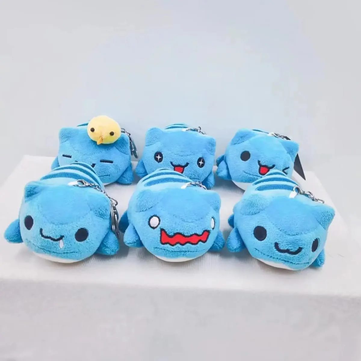 10cm Bugcat Capoo Plyšové přívěsky Anime Blue Cat Worm Cosplay Batoh dekorativní klíčenka dětský dárek k narozeninám — image 6