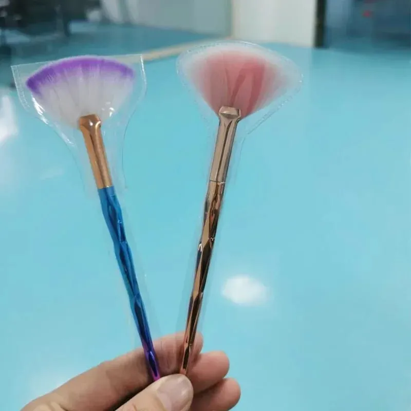 5 ชิ้นแปรงพัดลมแปรงหน้าแปรงแต่งหน้านุ่มเครื่องสำอาง Applicator เครื่องมือด้ามไม้และเส้นใยนุ่มสำหรับหน้ากากลอกไกลโคลิก — image 6